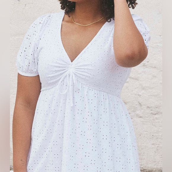 NWT V-Neck Textured Puff Sleeve Midi Dress - White - Large - Picture 3 of 4